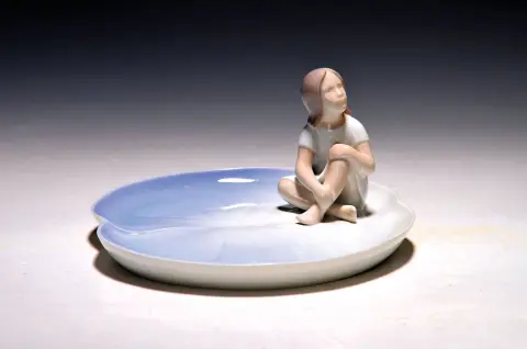 Vide-poche avec figurine (Thumbelina), Bing & Grøndahl, vers 1970-83, porcelaine, polychrome