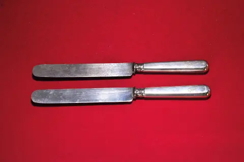 Paire de couteaux de table, Fabergé, Russie, 1908-1927, 84 zolotniks, lames marquées K