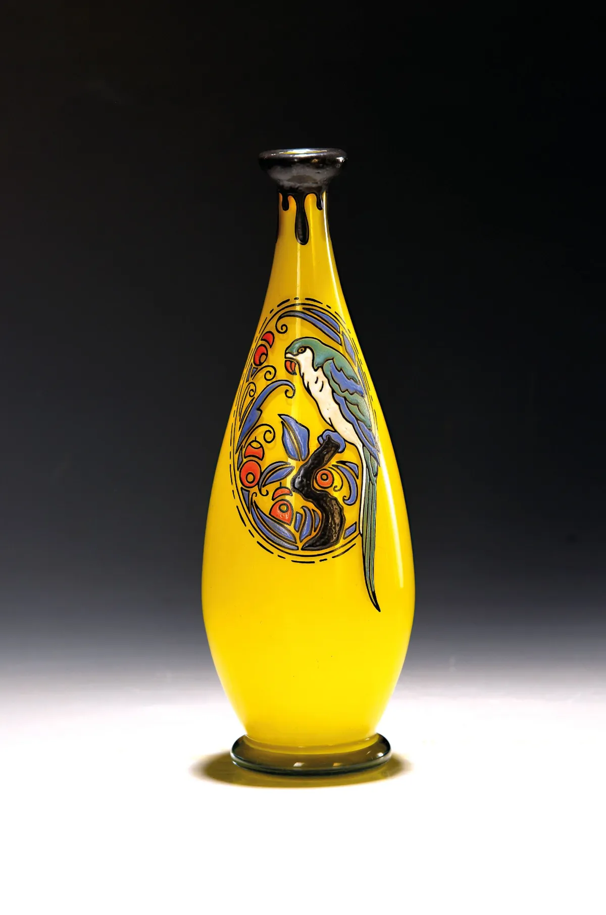 Vaas, Delatte, Nancy, circa 1920, kleurloos glas, gele binnenlaag, emailleerschildering met