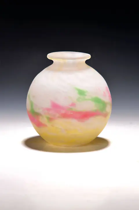 Vase boule, Müller Freres, Luneville, après 1919, verre doublé incolore, matifié