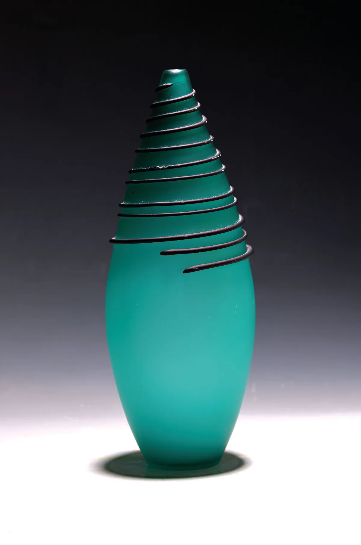 SierVaas met lijnendecor, Murano, 2e helft 20e eeuw, kleurloos glas, turquoise
