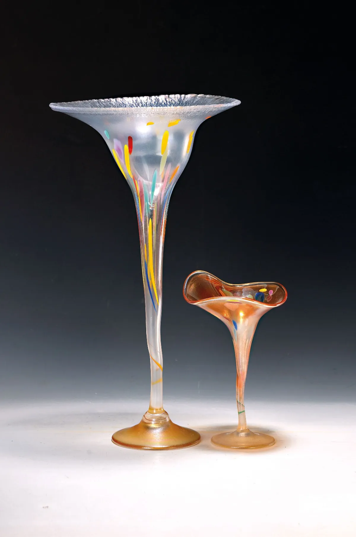 Grands et petits vases tiges, Eisch, daté 1987, verre incolore, coloré
