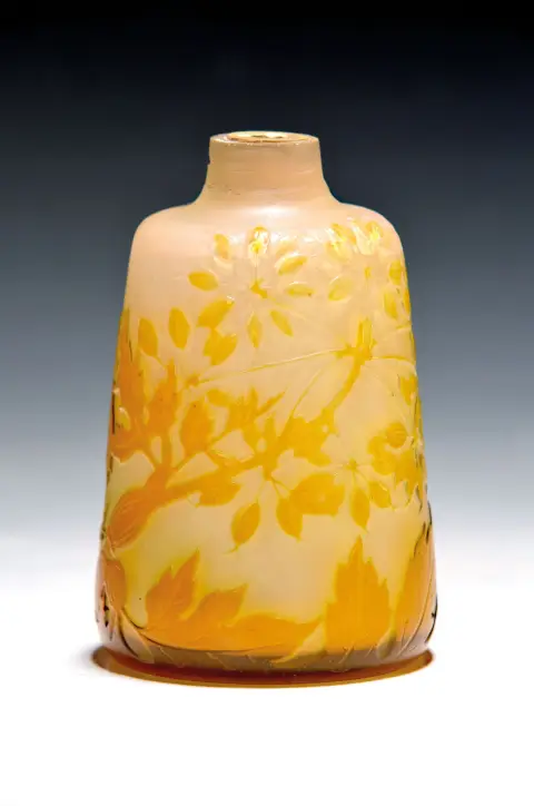 Pied de lampe, Emile Galle, Nancy, vers 1900, verre multicouche incolore, blanc laiteux