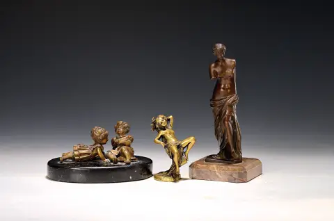 Trois figurines en bronze, 2x Vienne, 20e s., bronze, bronze viennois : nu féminin sur
