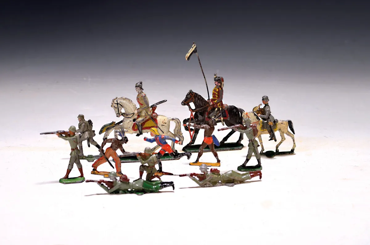 Lot d'environ 80 figurines en étain, avant 1945, allemand, étain, peint, divers