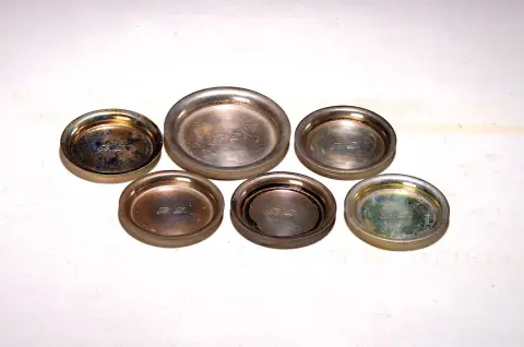 6 petites assiettes avec monogramme B.D., Sandona, Vicenza, Italie, après 1968, argent 800, 5x