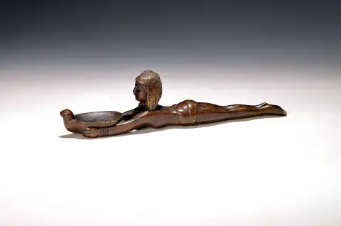 Sculpture en bronze, France, vers 1900, représentation d'une Égyptienne allongée, H. env.