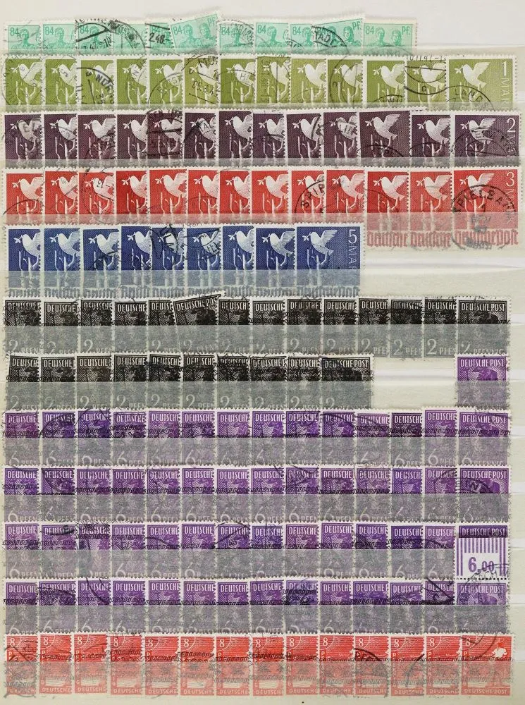 Briefmarken. – 3 Sammelalben.