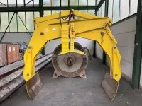 Lever clamp for rolls, grip range 1400-1800 mm, capacity 5 tonnes
