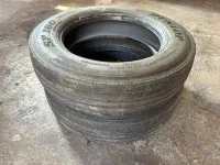 2 tyres Dunlop 255/70R22.5