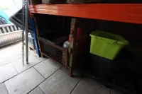 1 gitterbox met 3 gasflessen