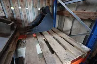 1 Europallet with a digging bucket (50)