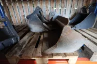 1 Europallet with a digging bucket (60)