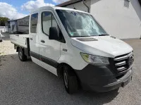 1 van Mercedes Benz double cab flatbed