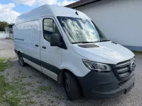 1 utilitaire Mercedes Benz fourgon
