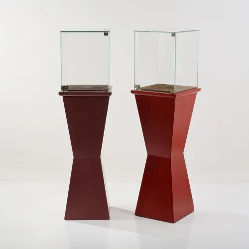 Dvě výstavní vitríny, 80. léta (design)