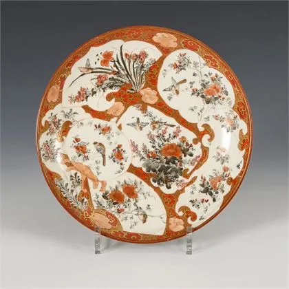 Assiette en porcelaine avec fine peinture
