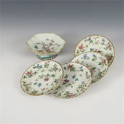 Coupelle sur pied et 4 petites assiettes