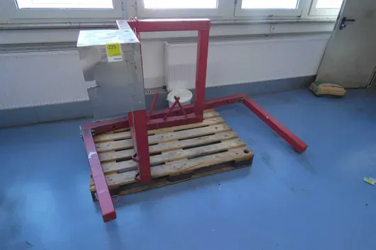 Posten Absperrung/Einhausung, mit Palette