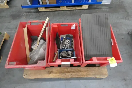 Lot d'outils/accessoires/divers, avec palette
