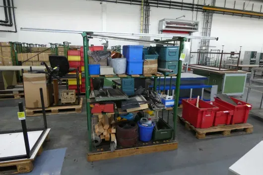 Lot d'outils/accessoires/divers, avec rangement