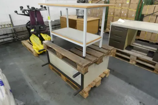 Werktafel en dressoir, met pallets