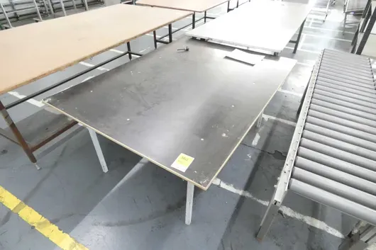 Pracovní stůl