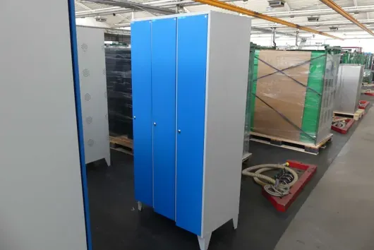 Spindschrank, 3-türig