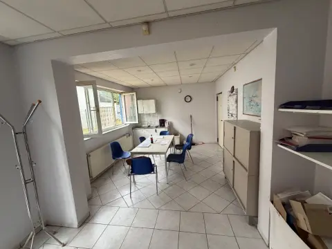 Table de cuisine avec 6 chaises (empilables)