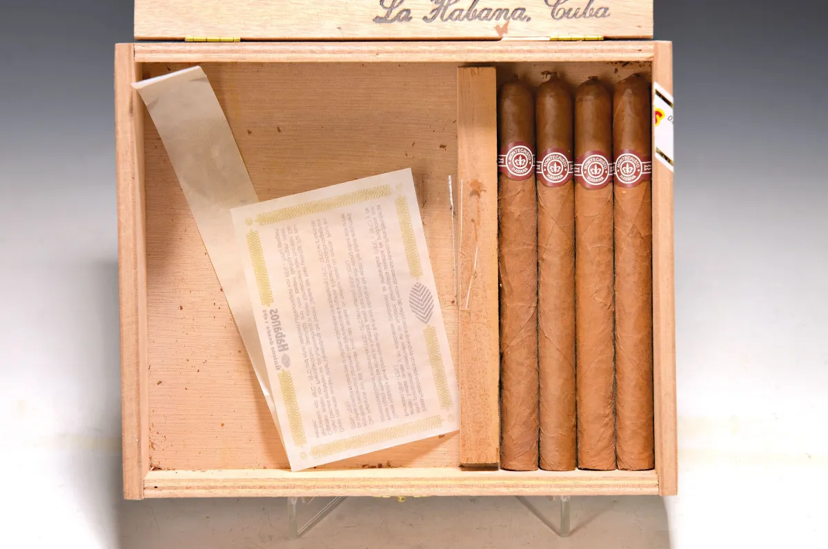 Caisse de 25 avec 4 Monte Cristo Especiales No. 2, Cuba, 2010, Laguito No. 2, Ringmaß 38,