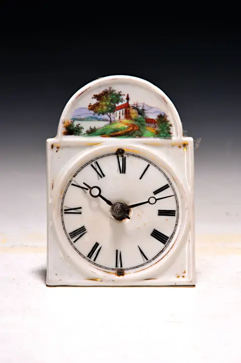 Horloge dite Jockele, Forêt-Noire, vers 1850, cadran en porcelaine sur support, aiguilles à trous,