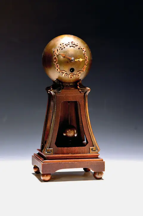 Pendule Art nouveau Junghans vers 1900, décor de boules, bois, profilé, balancier