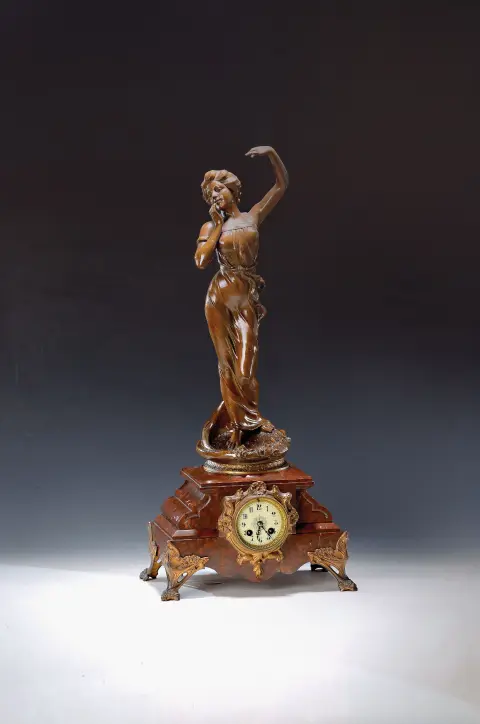 Pendule Art nouveau, France, vers 1910, boîtier en marbre, finement travaillé