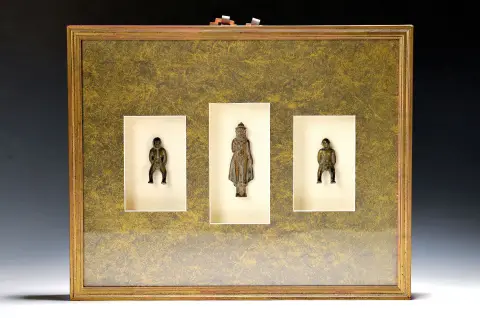 Trois figurines miniatures, probablement Tibet/Népal 2e moitié 19e s., Bouddha debout, H. env. 8,5