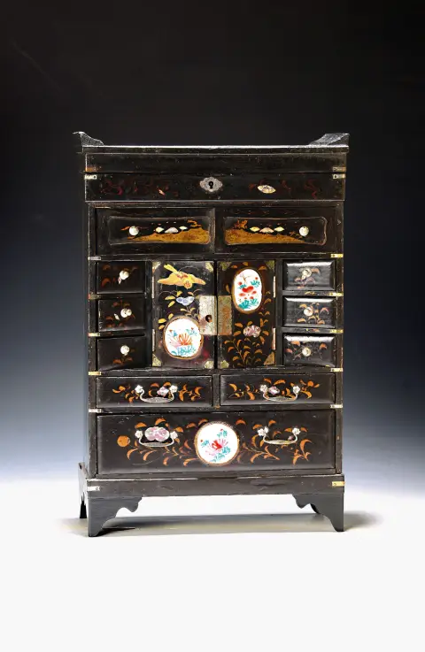Miniature de cabinet modèle dit Kodansu, Japon, fin de l'époque Meiji ou fin 19e/début