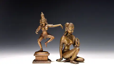 Deux figures en bronze, probablement Népal, 20e s., déesse Parvati une fois assise et une fois