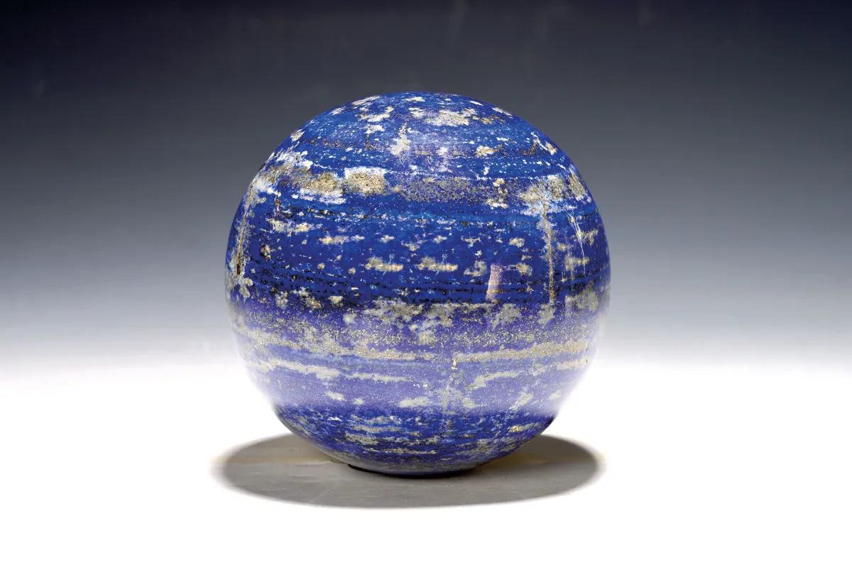 Sphère de lapis-lazuli, Afghanistan, 3500g, taillée et polie, forme massive, fine