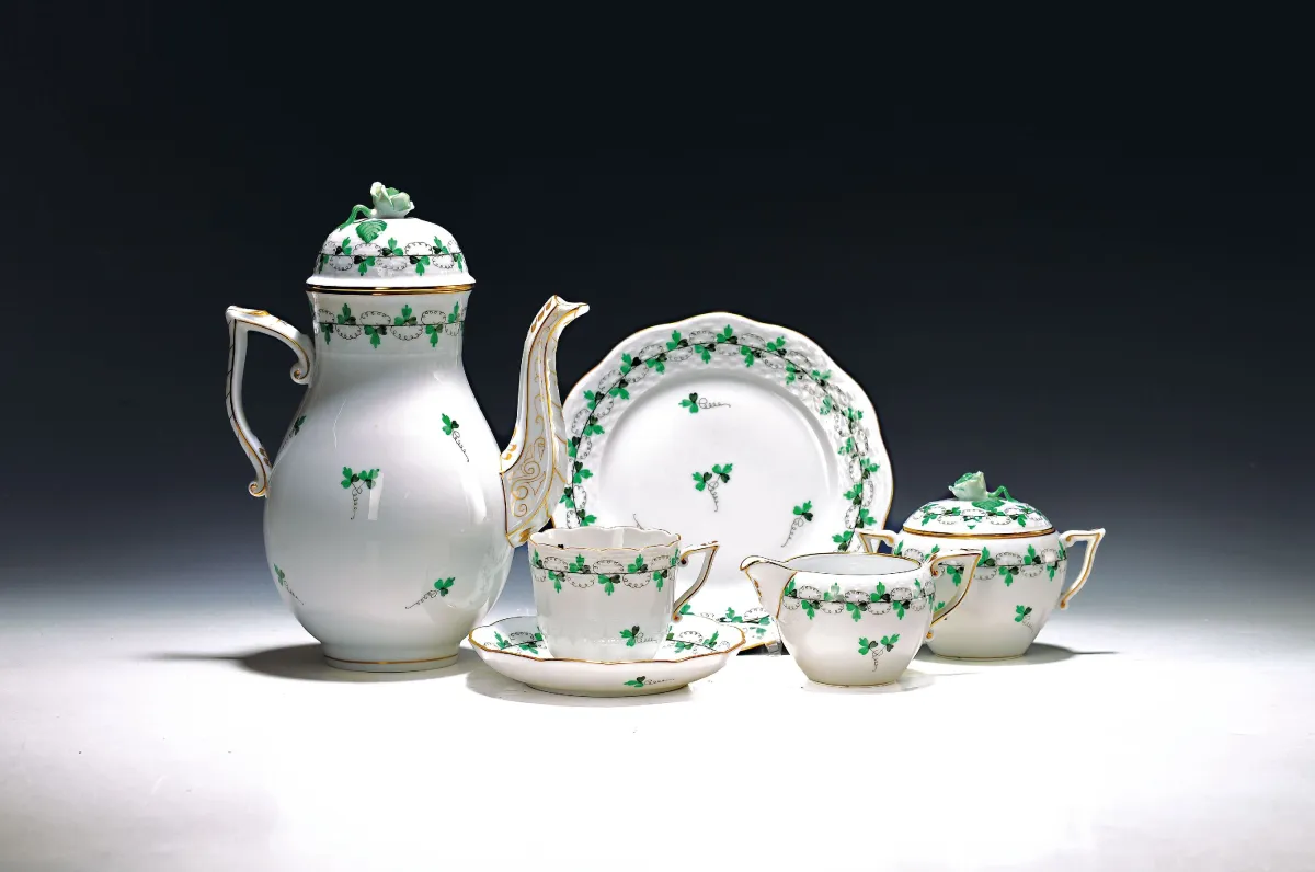 Extensive coffee service, Herend, Petersilie, for 12 people, gold decoration, two