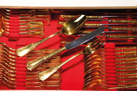 Important service de couverts avec autres objets de table, Chambly ou Société Française