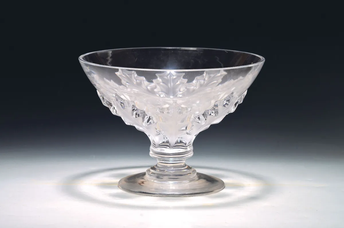 Footed bowl, Lalique France, 20th c., colorless molded glass with matte leaf decor, H