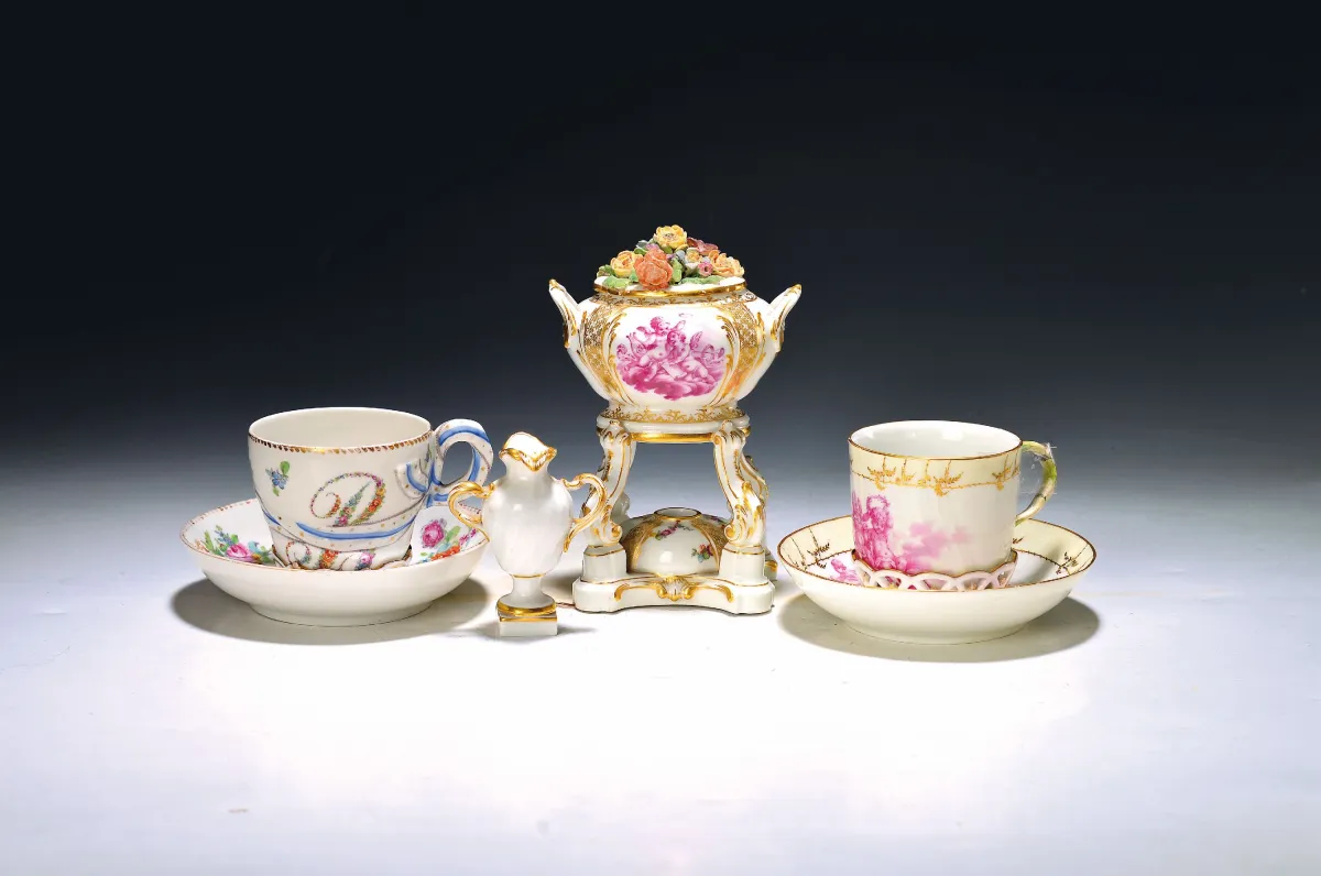 Quatre pièces porcelaine, KPM Berlin, 20e s., brûle-parfum, pourpre finement peint