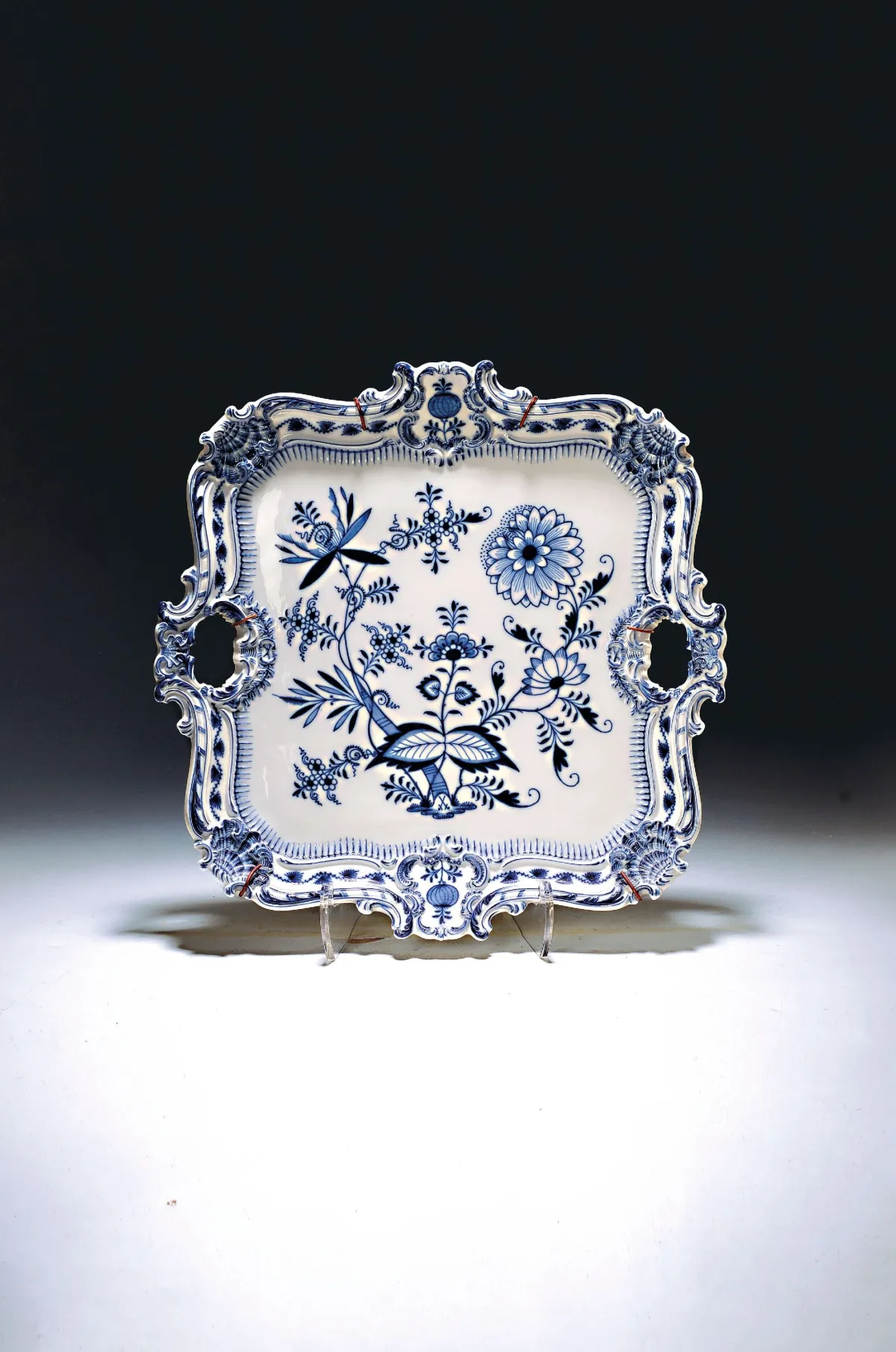 Plateau, Meissen, vers 1900, 2e choix, décor Oignon bleu sous glaçure, bords richement