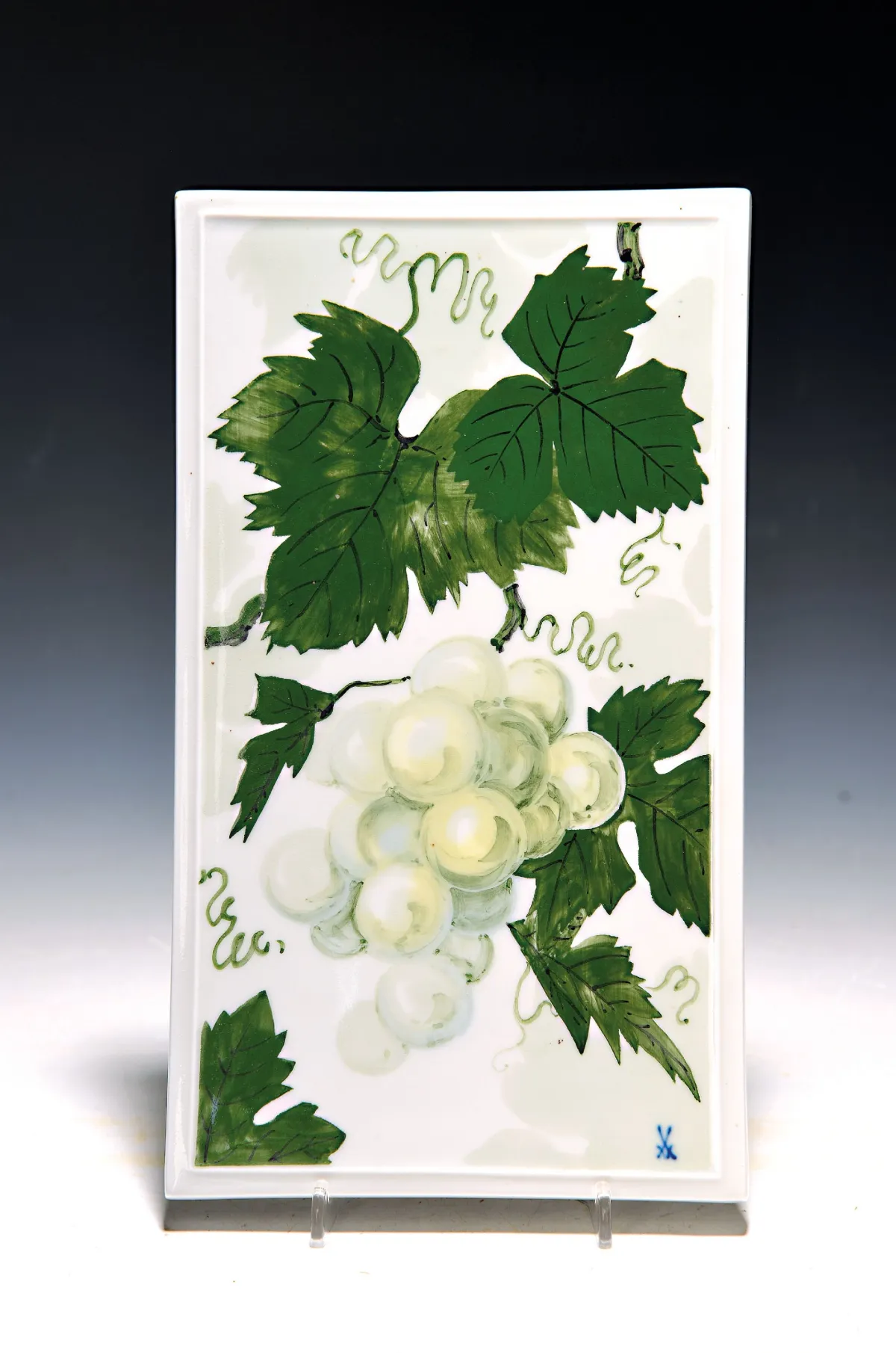 Porcelain picture plate green vine leaves, Meissen, 1950s-70s, porcelain, painted with