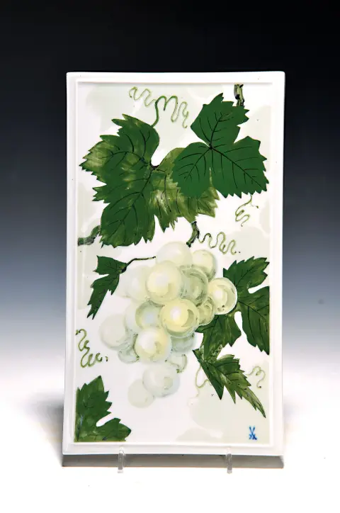 Assiette décorative en porcelaine, feuillage de vigne vert, Meissen, années 1950-70, porcelaine, peinte avec