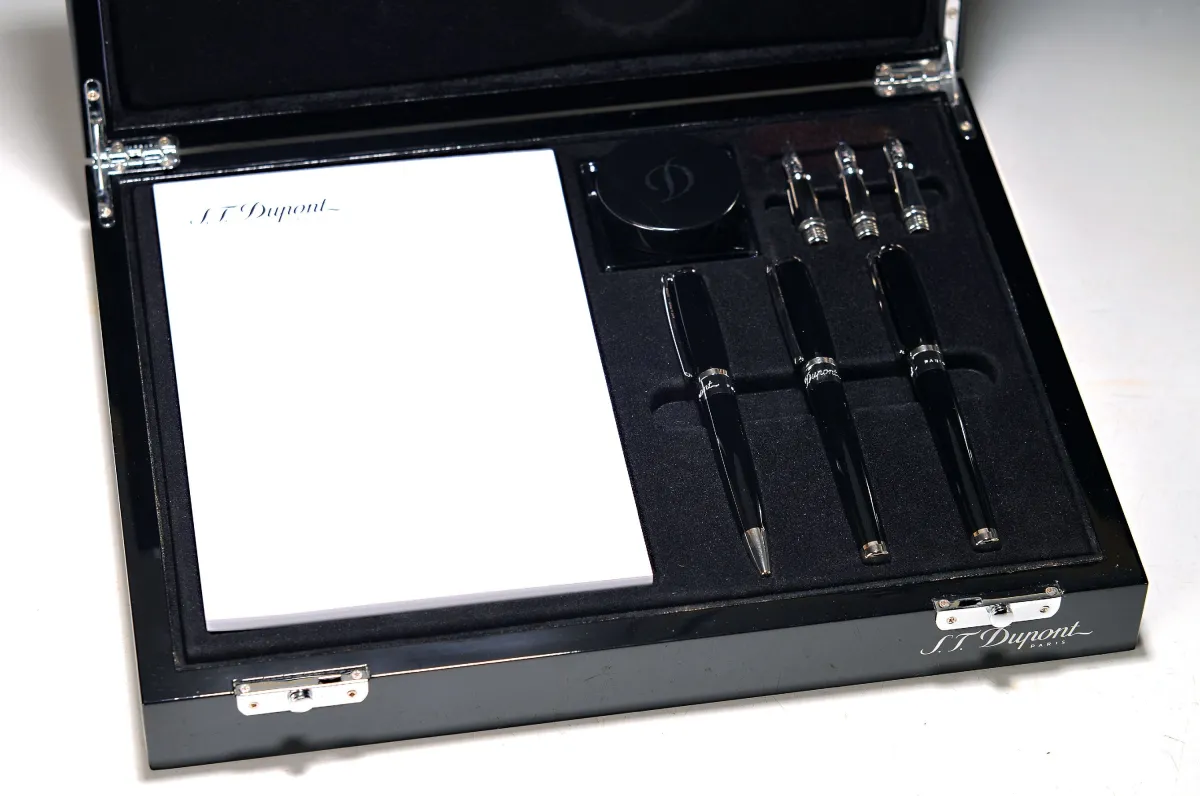 Ensemble d'écriture exclusif, S.T. Dupont, après 2007, composé d'un stylo-bille, d'un roller et
