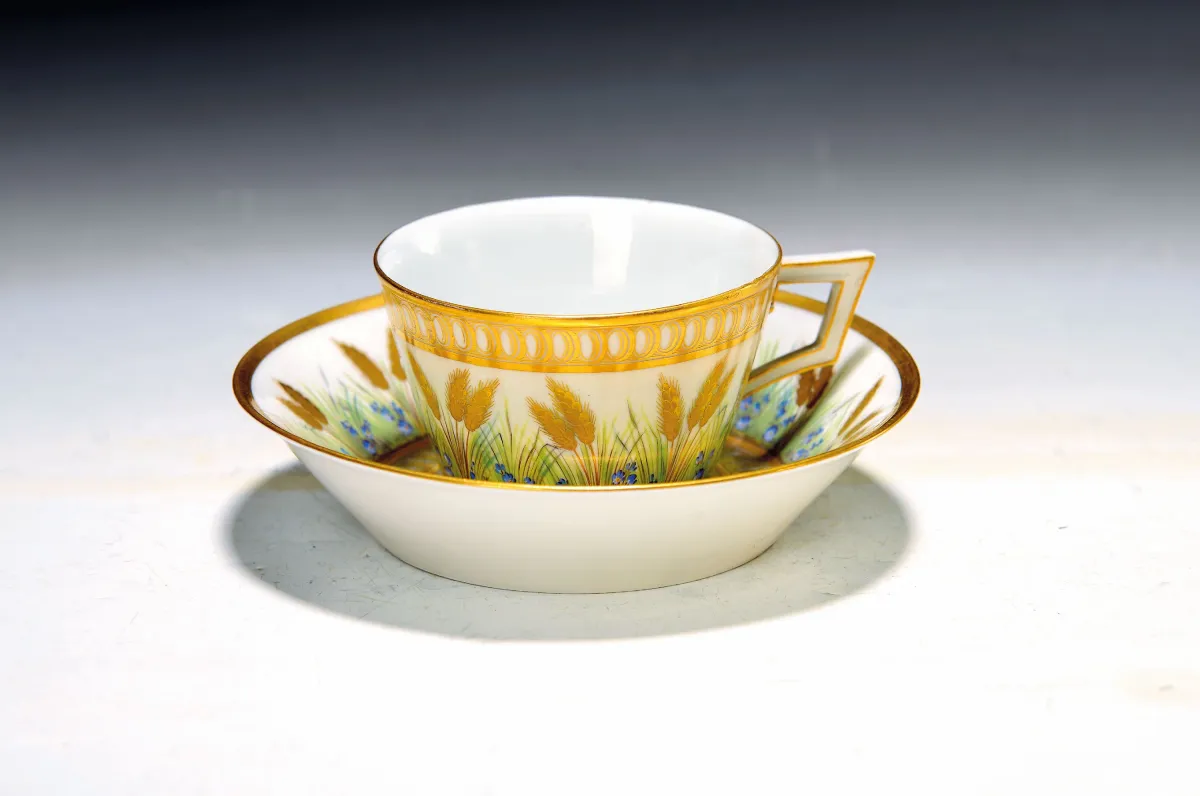 Tasse avec soucoupe, KPM Berlin, début 20e s., fine peinture polychrome de
