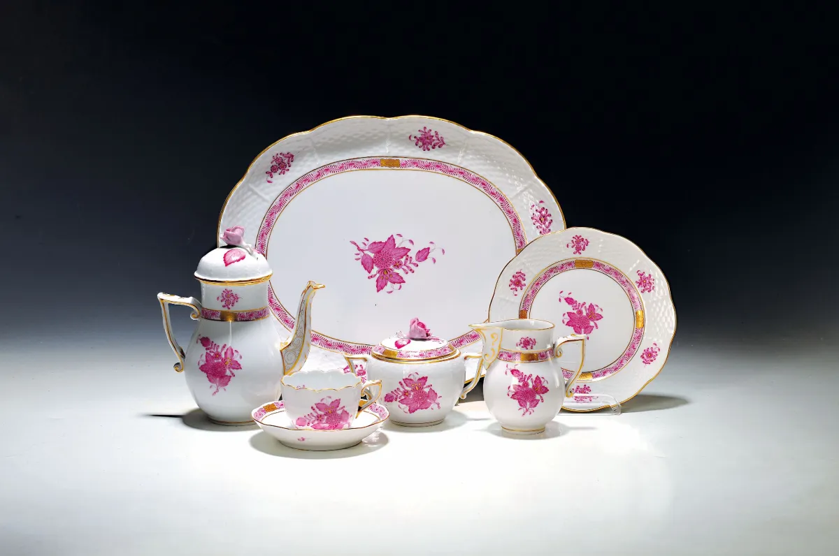 Service à moka Apponyi pourpre, Herend, Hongrie, après 1945, porcelaine, filet doré,