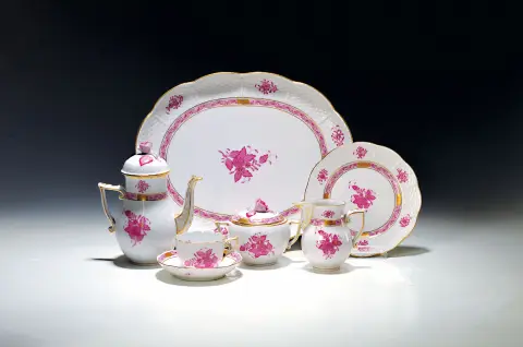 Service à moka Apponyi pourpre, Herend, Hongrie, après 1945, porcelaine, filet doré,