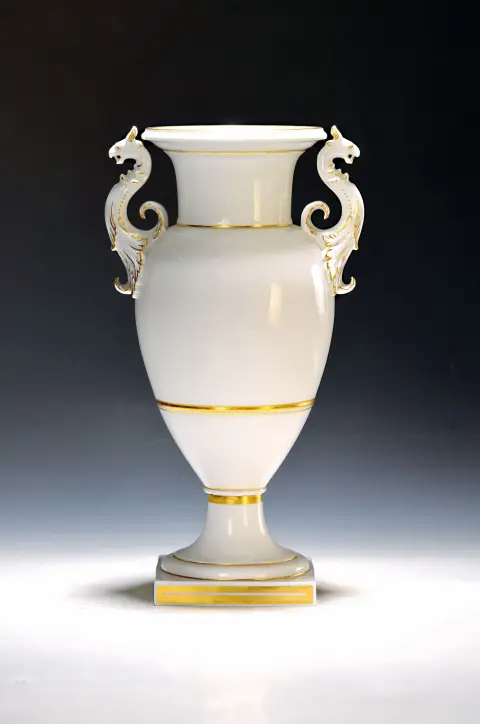 Vase à deux anses, KPM, Berlin, après 1945, porcelaine blanche, dorure, anses doubles en