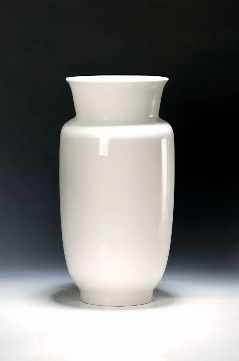 Vase de 50 cm, KPM, Berlin, après 1945, porcelaine blanche, marque au fond, 2e choix, H. 50 cm
